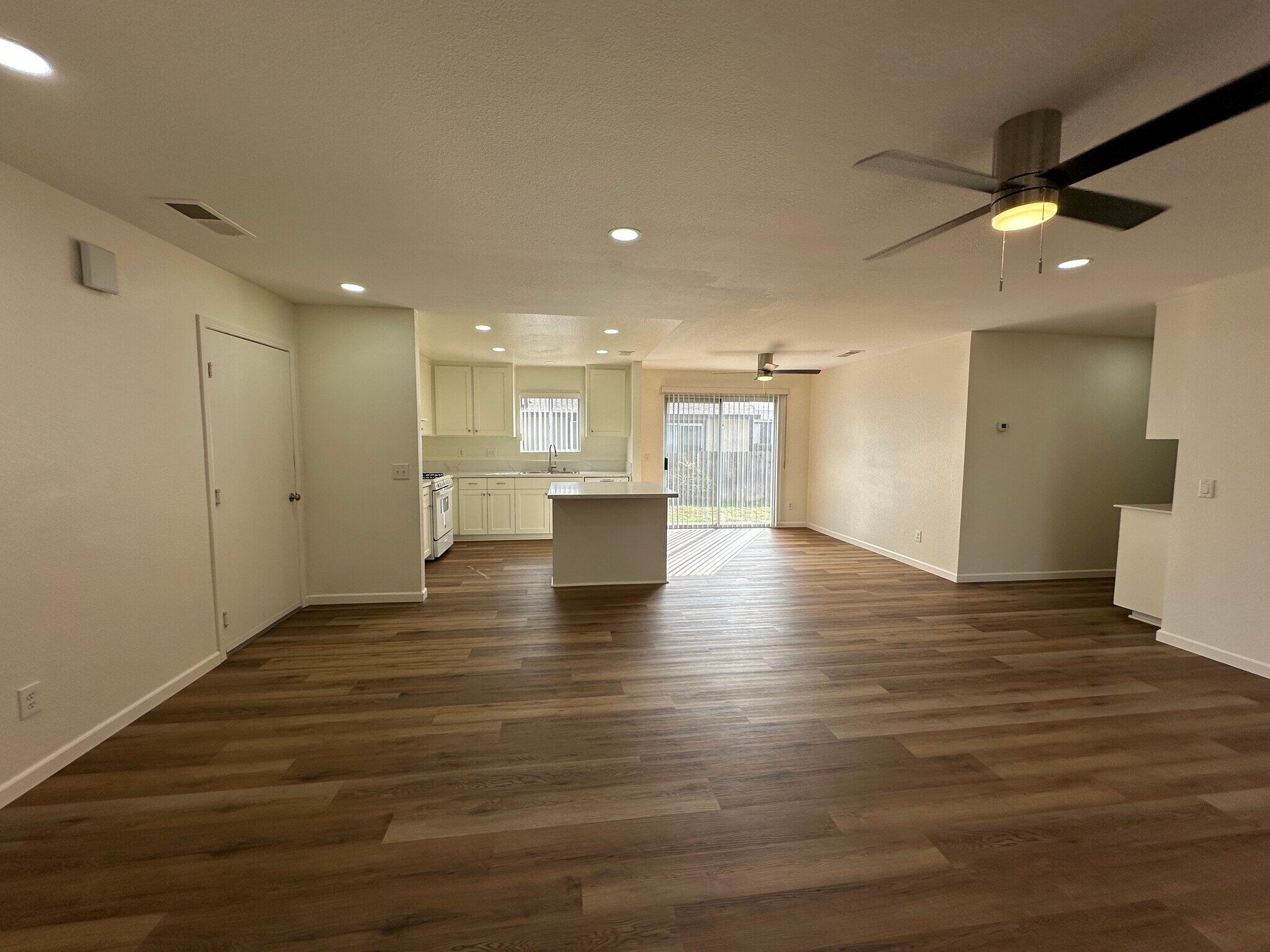 Building Photo - 1371 Marline Ave