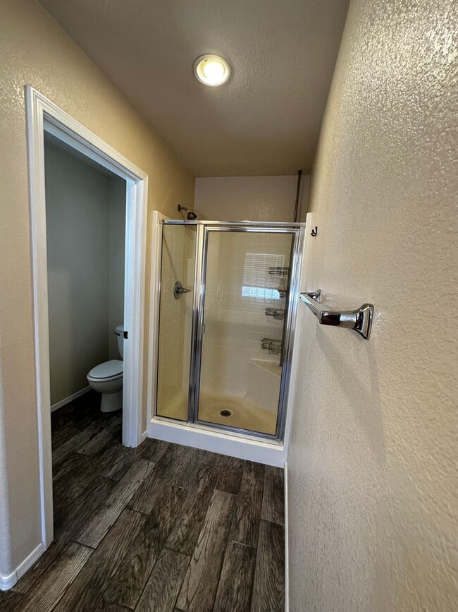 Building Photo - 4 BEDROOM HOME IN RAY RANCH