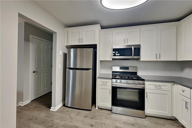 Building Photo - 214 Brookside Dr
