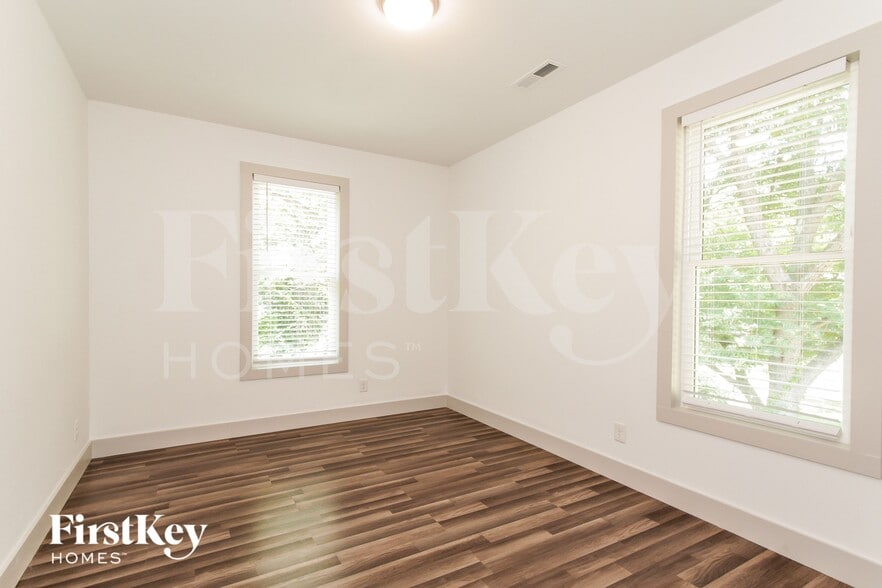 Building Photo - 81 May St