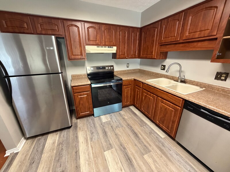 Building Photo - 9165 Cinnebar Dr