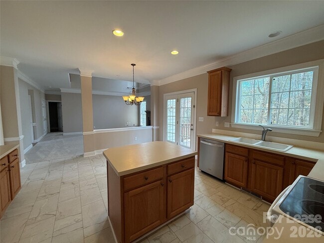 Building Photo - 3993 Lake Shore Rd S