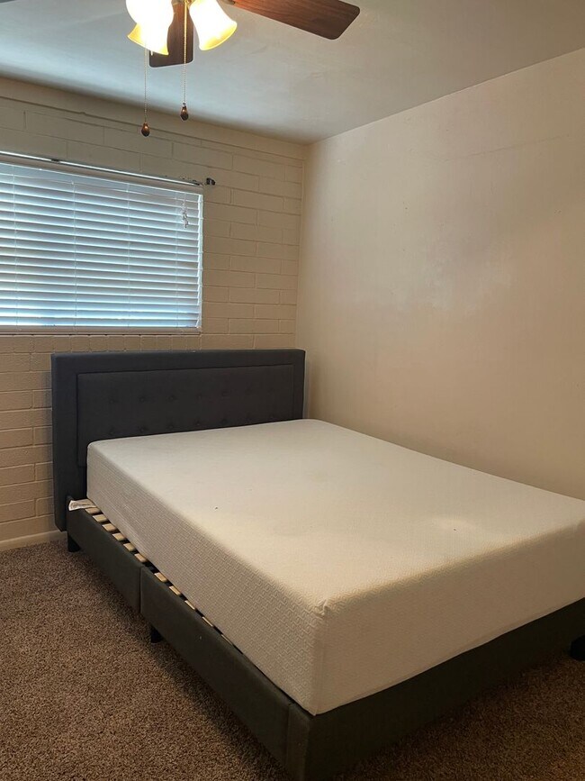 Building Photo - Pre-Leasing for August 1st!! Lovely 3 Bedroom Condo!! Close to the University of Arizona!! Perfec...