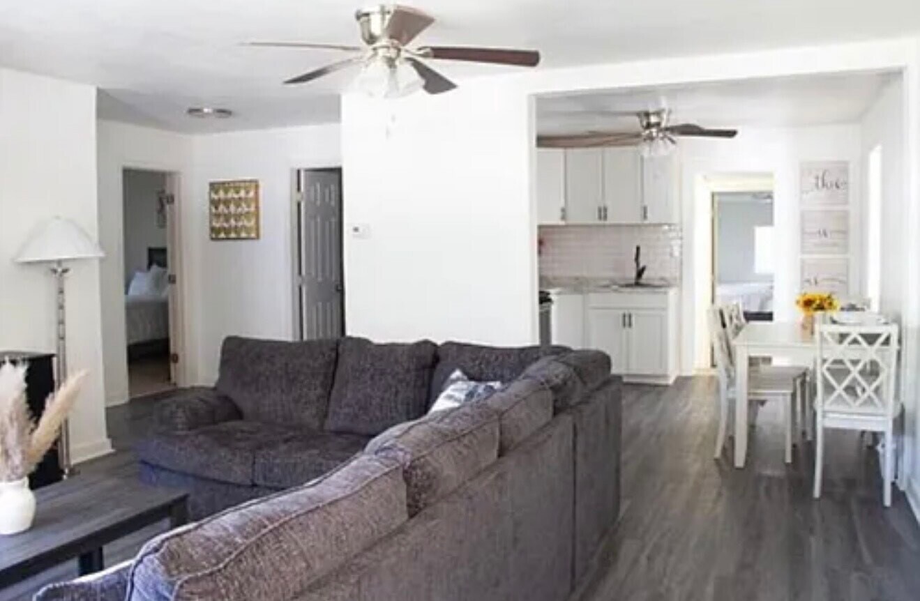 Building Photo - 1109 Arkansas St