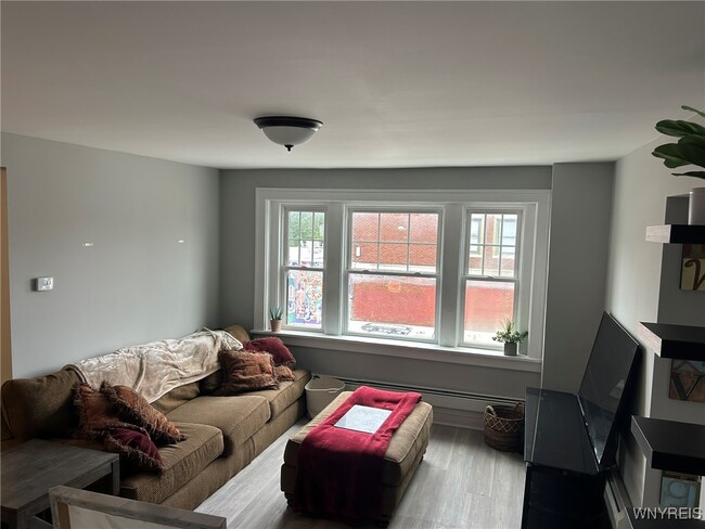 Building Photo - 1225 Hertel Ave