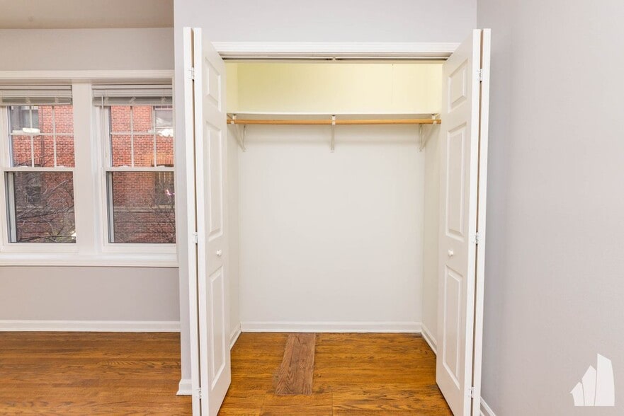 Building Photo - 3710 N Sheffield Ave