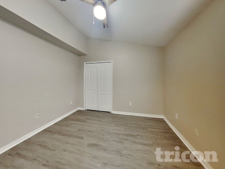 Building Photo - 6944 Crown Lake Dr