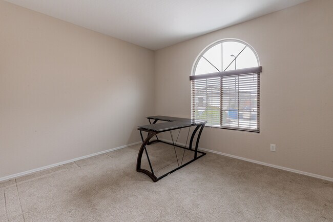 Building Photo - 25931 W Oraibi Dr