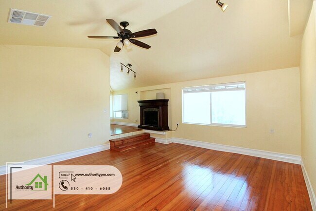 Building Photo - 2391 Placer St