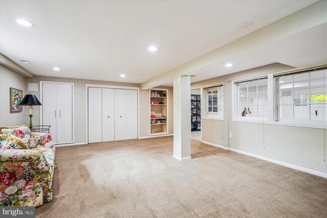 Building Photo - 6623 Radnor Rd