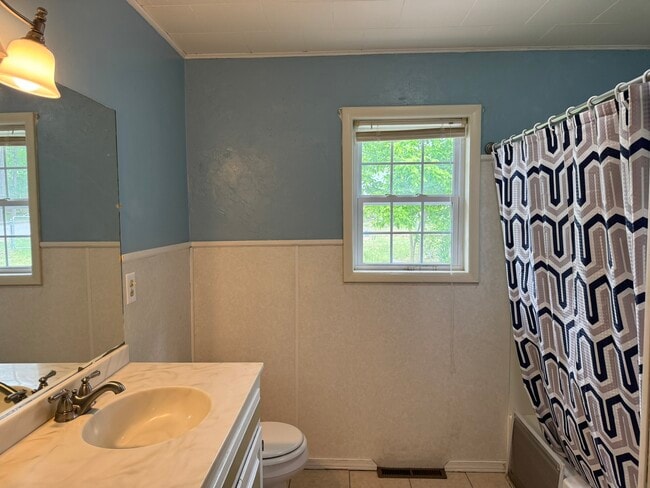 Building Photo - 407 Morris St