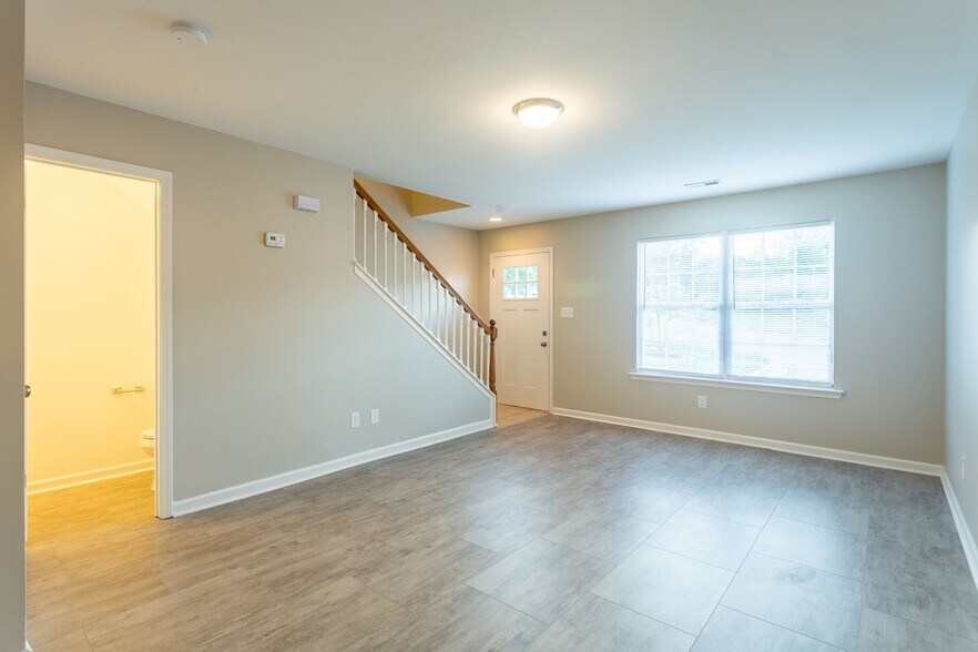 Building Photo - 220 Halo Dr