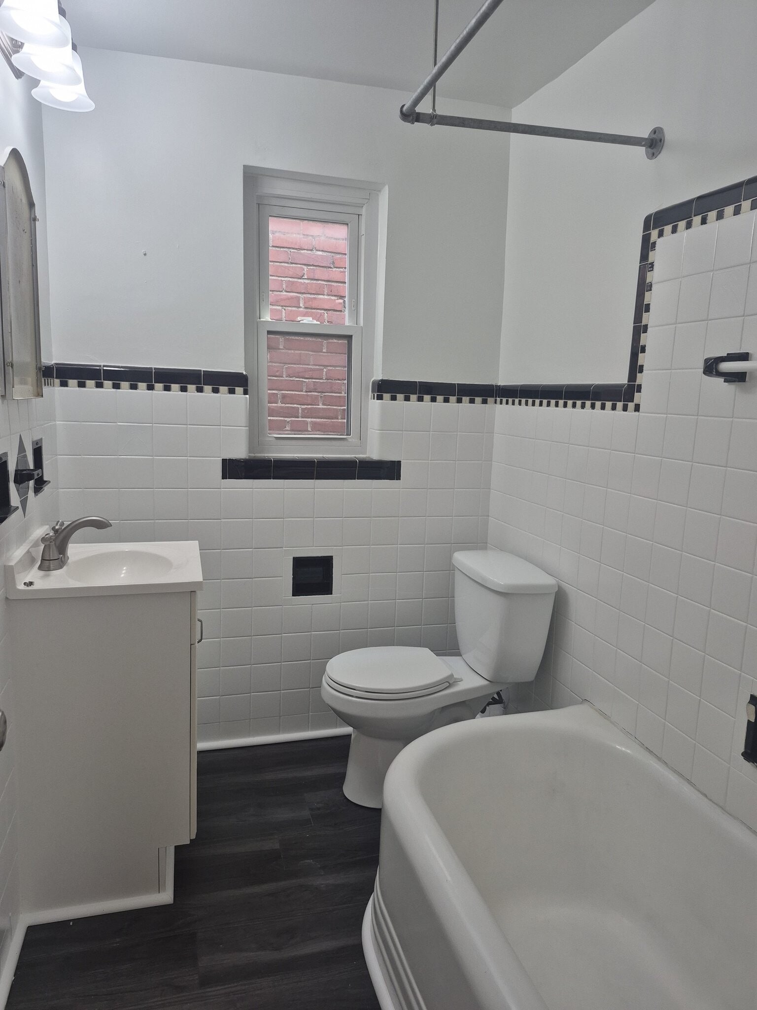 Building Photo - 2063 Beechmont Ave