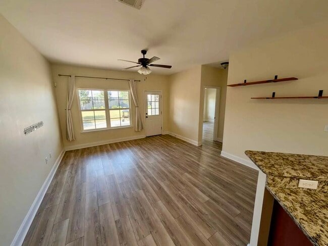 Building Photo - 204 Spencer Pl