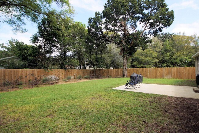 Building Photo - Newer Home in Valparaiso