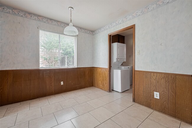Building Photo - 9126 Willow Meadow Dr