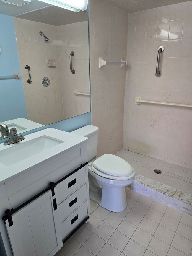 Building Photo - Gorgeous 2/2/1 in Regency Park, Inverness!!!