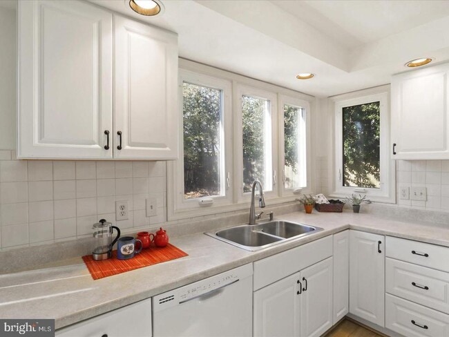 Building Photo - 7004 Dreams Way Ct