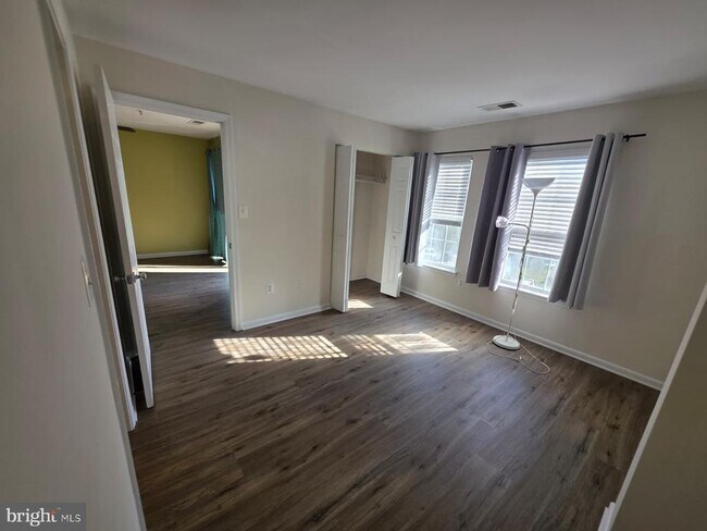 Building Photo - 1055 Gardenview Loop