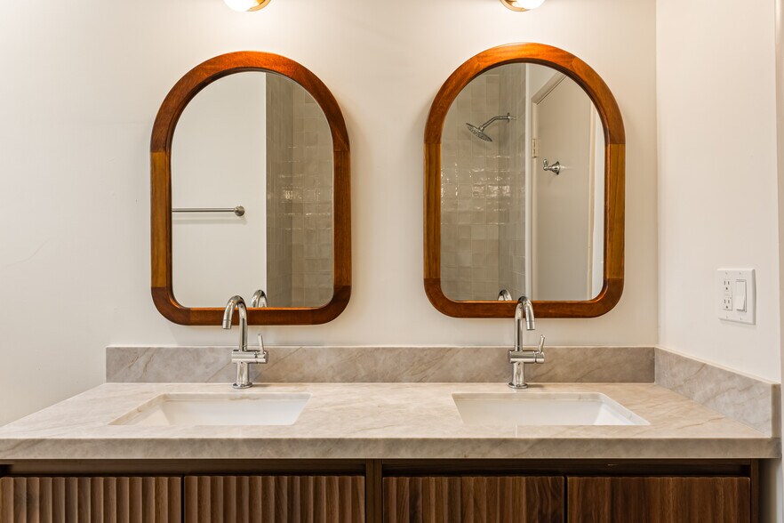 Building Photo - 3205 Fairesta St