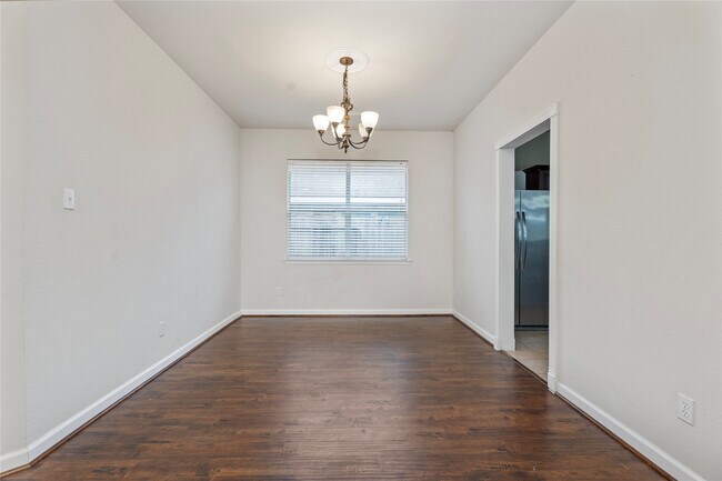 Building Photo - 407 Livingstone Ln