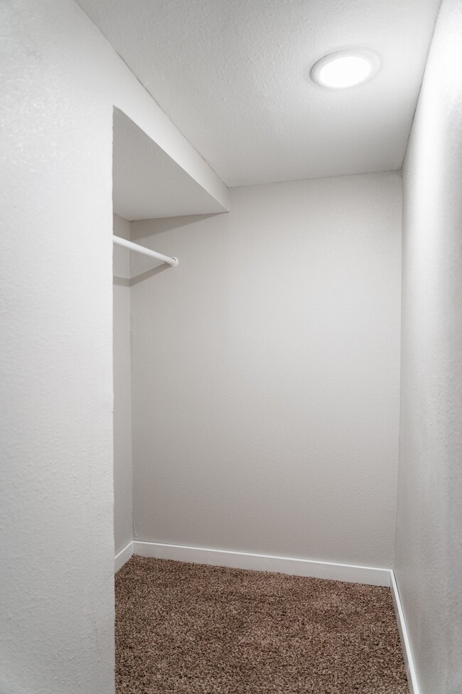 Building Photo - 712 W 22nd St