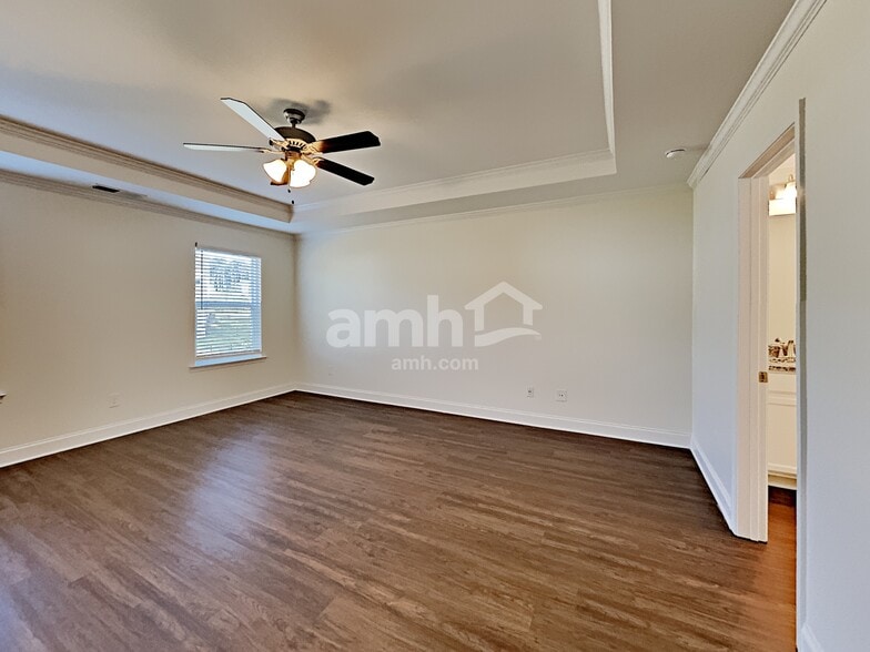 Building Photo - 251 Lake St