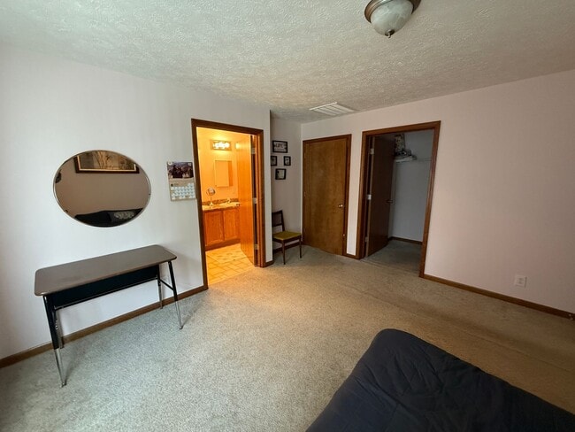 Building Photo - Nice Home for Rent in Downtown Wakarusa