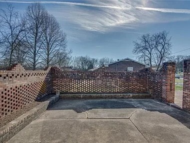 Building Photo - 3009 Sunnyview Dr