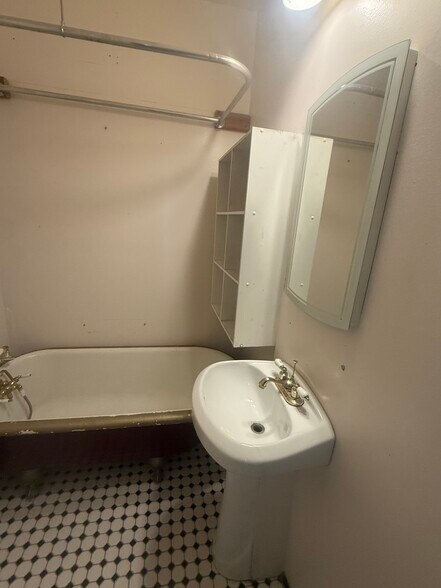 Building Photo - 29 E 2nd Ave