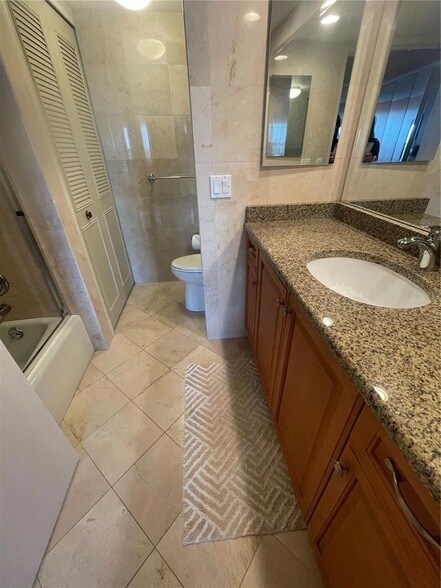 Building Photo - 400 Island Way