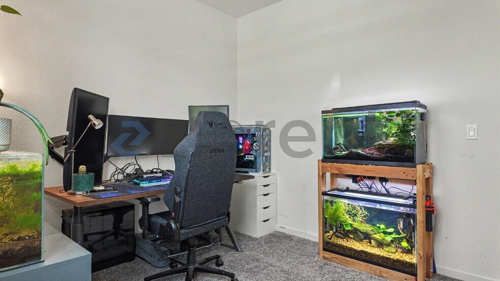 Building Photo - Unit