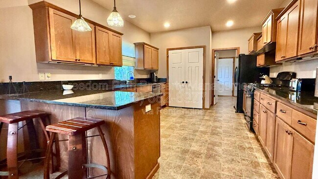Building Photo - 406 Lundblad Pl
