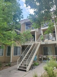Building Photo - 2B / 2B Condo with Loft and Garage Availab...