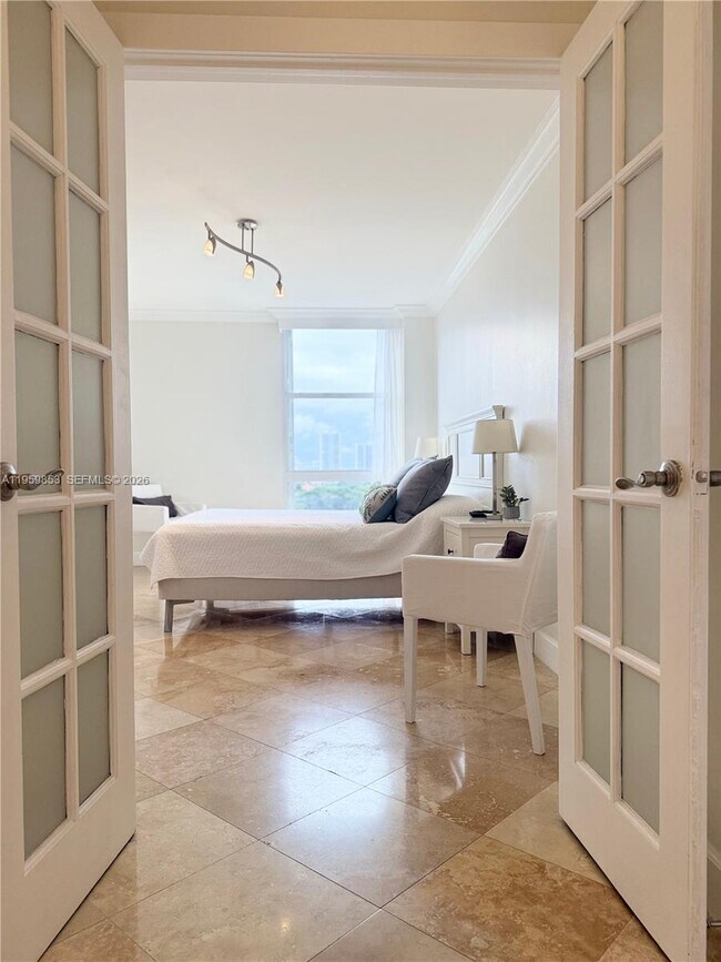 Building Photo - 3675 N Country Club Dr