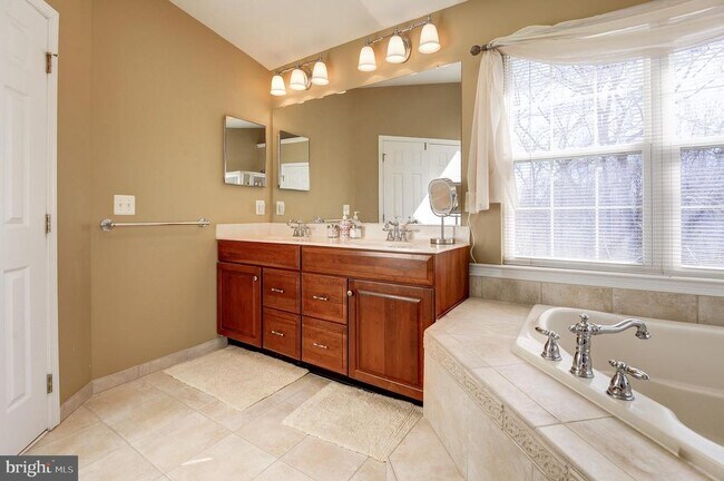 Building Photo - 43395 Briar Creek Terrace