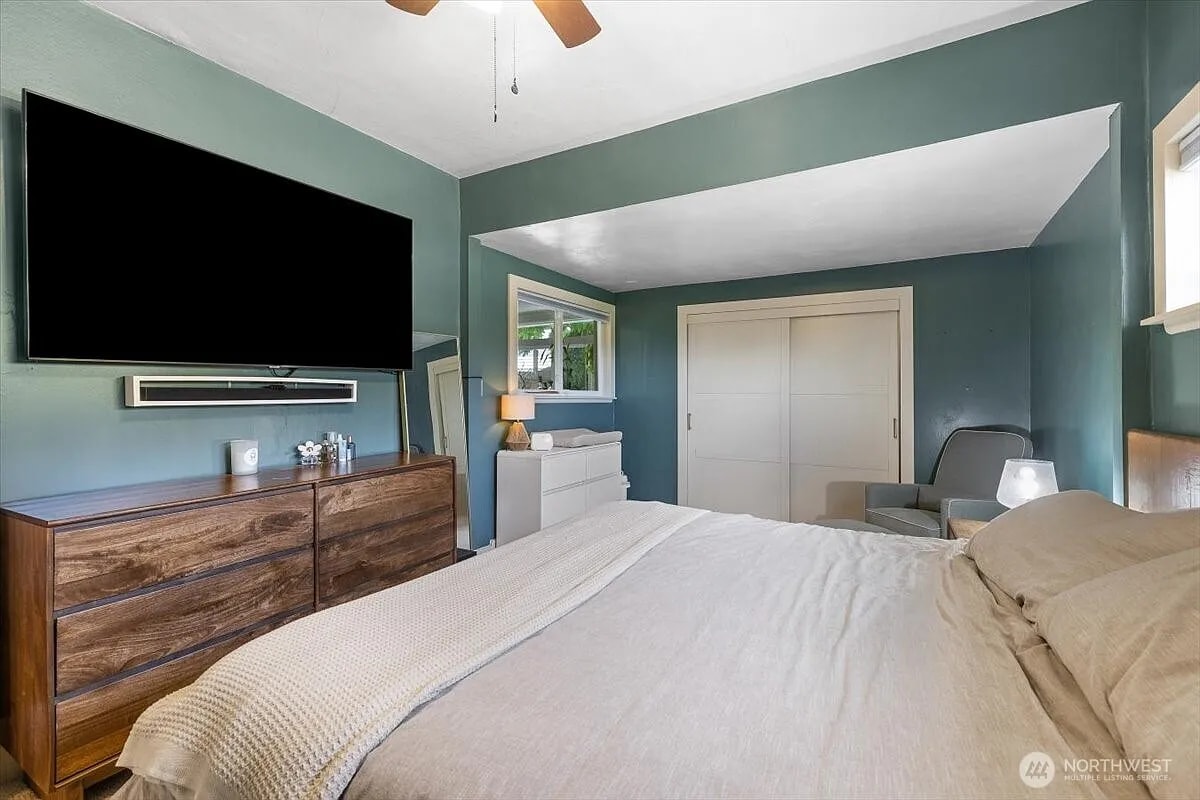 Masterbed - 3311 25th Ave S