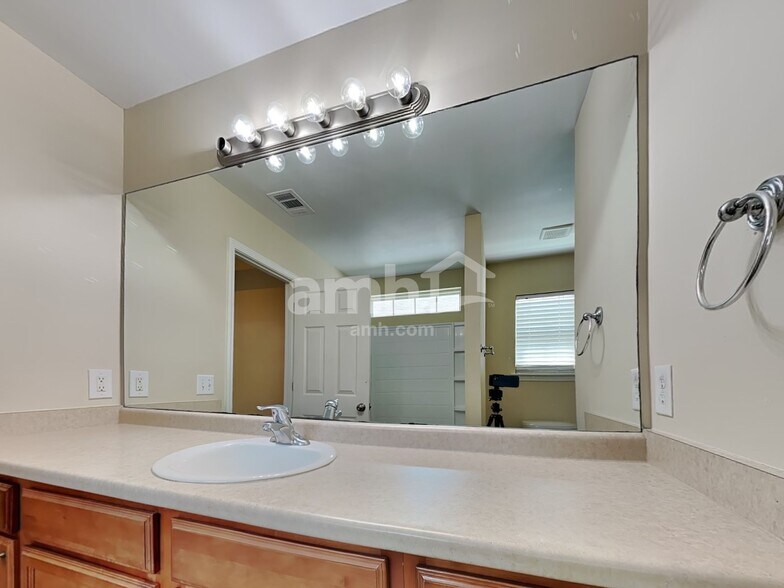 Building Photo - 134 Aquinnah Dr