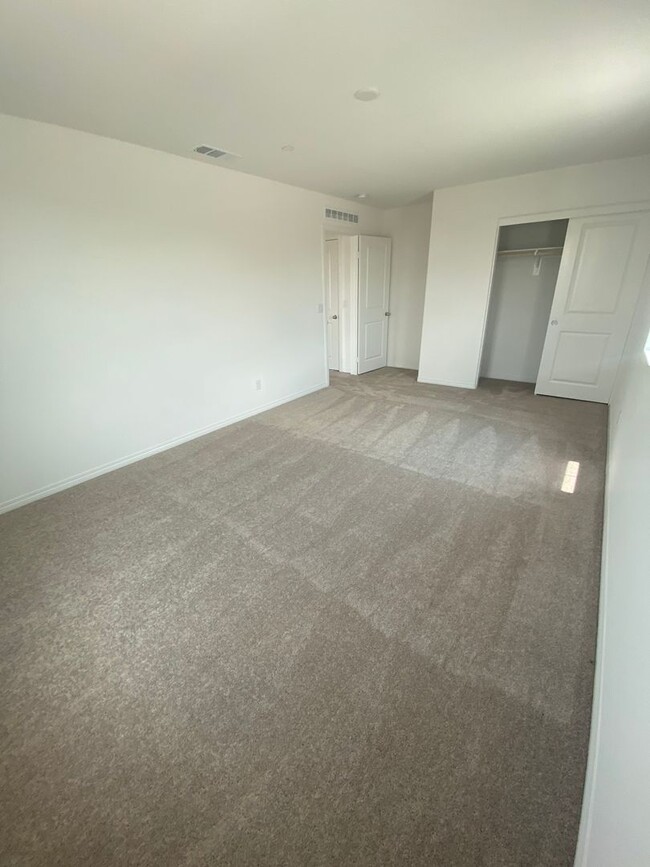 Building Photo - Like New Menifee 4 Bedroom Home