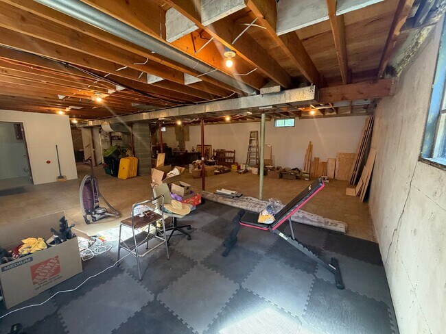 Building Photo - 2364 S Syene Rd