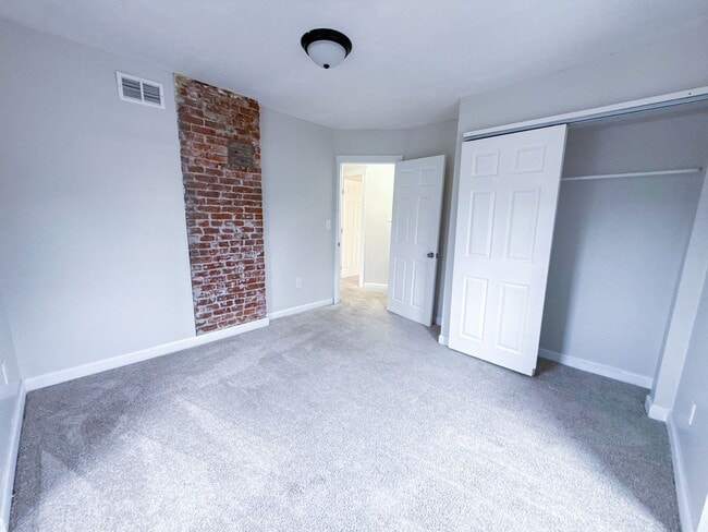 Building Photo - Beautifully Updated 3BR Two-Story Home w/ Fenced Yard & Off-Street Parking