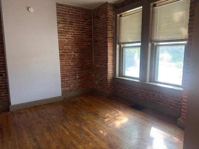 Building Photo - 301 S 13th St