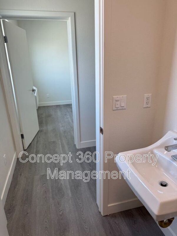 Building Photo - 226 W 87th St