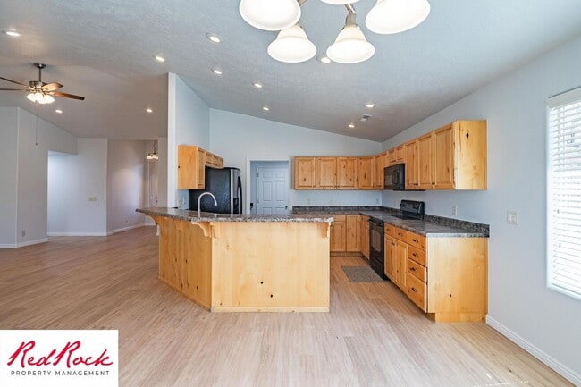 Building Photo - 4 Bedroom in Amber Estates - Newer LVP Flooring throughout home!