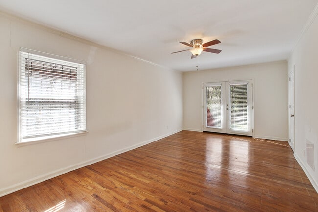Building Photo - Price Improvement!!!! CLOSE TO SPELMAN, CL...