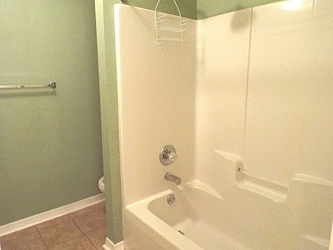 Building Photo - 2BR/1BA with Fenced Yard – Lawn Care Inclu...