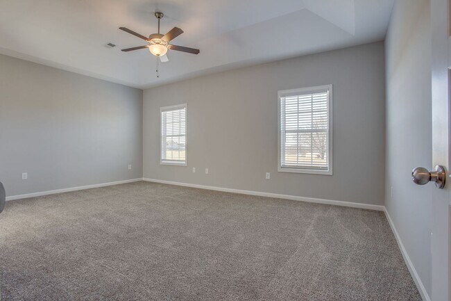 Building Photo - ***ASK ABOUT OUR FREE RENT SPECIAL (with a...