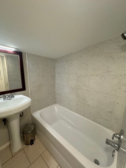 Building Photo - 464 3rd St