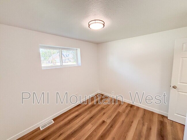Building Photo - 1356 S 1000 W
