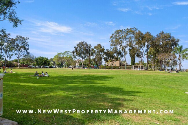 Building Photo - Recently Renovated University Heights 2 Bed 1 Bath with 2 off-street parking spaces! Pet OK!